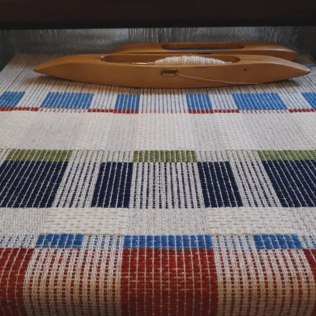 Halvdräll table runner in linen and wool